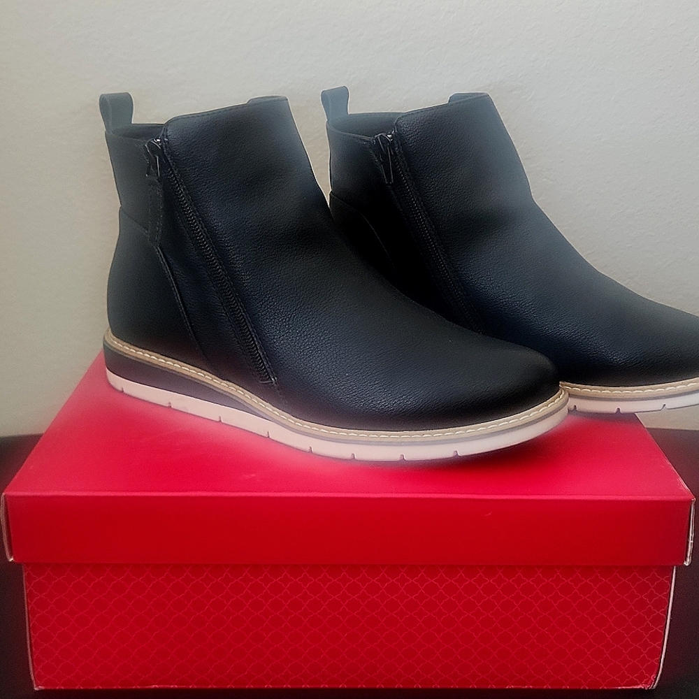 Kelly and Kate black boots  size 8